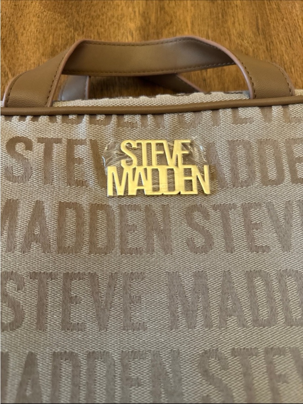 Steve Madden Beige Logo-Print Toiletry Bag with Gold Plaque - Picture 2 of 5